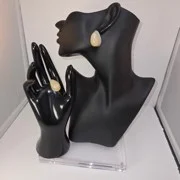 Beige teardrop earrings