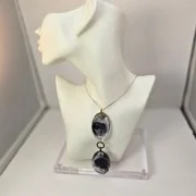 Black swirl Necklace
