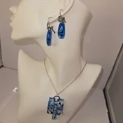 Blue swirl necklace set