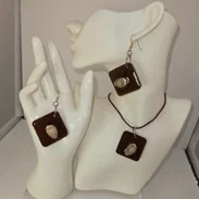 Brown shell square shaped necklace set