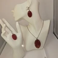 Red dabbed oval necklace set
